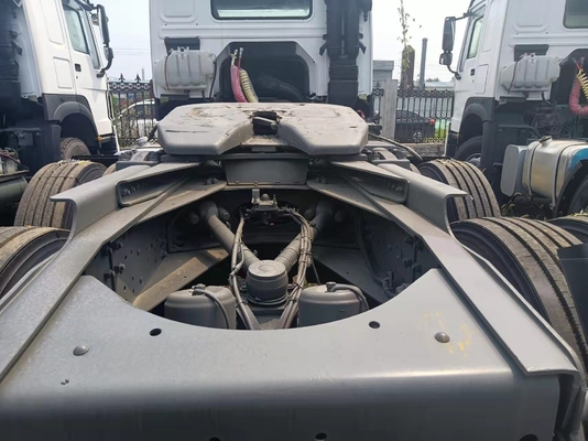10 Tekerlekli Kullanılmış Traktör Kamyon HOWO Kamyon Başlığı 376-420HP tüpsiz lastik tasarımı ile