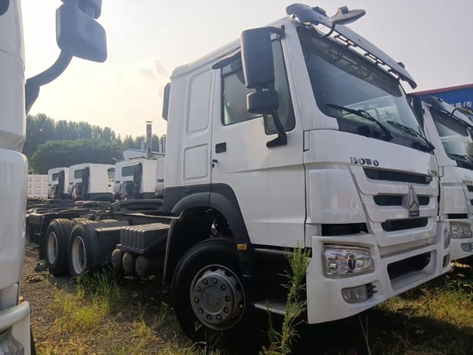 10 Tekerlekli Kullanılmış Traktör Kamyon HOWO Kamyon Başlığı 376-420HP tüpsiz lastik tasarımı ile
