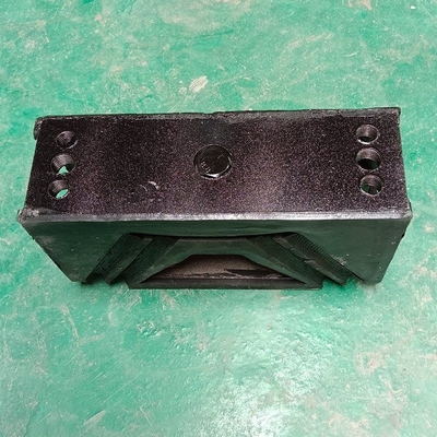 Tekerlek Sürüş Sistemi Parçaları Sinotruk HOWO Kamyon Motoru Bracket Kauçuk Montajı Az9725590031