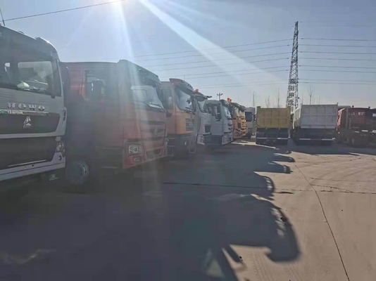 Çöplük tipi Ön kaldırma tarzı Çöplük kamyonu tipper 6 * 4 8 * 4 gereksinimleriniz için